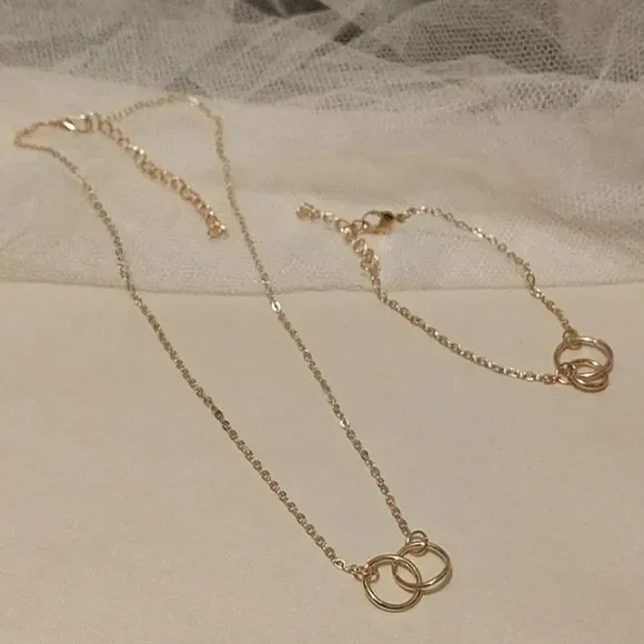 Gold Loops Set! - Picture 5 of 8